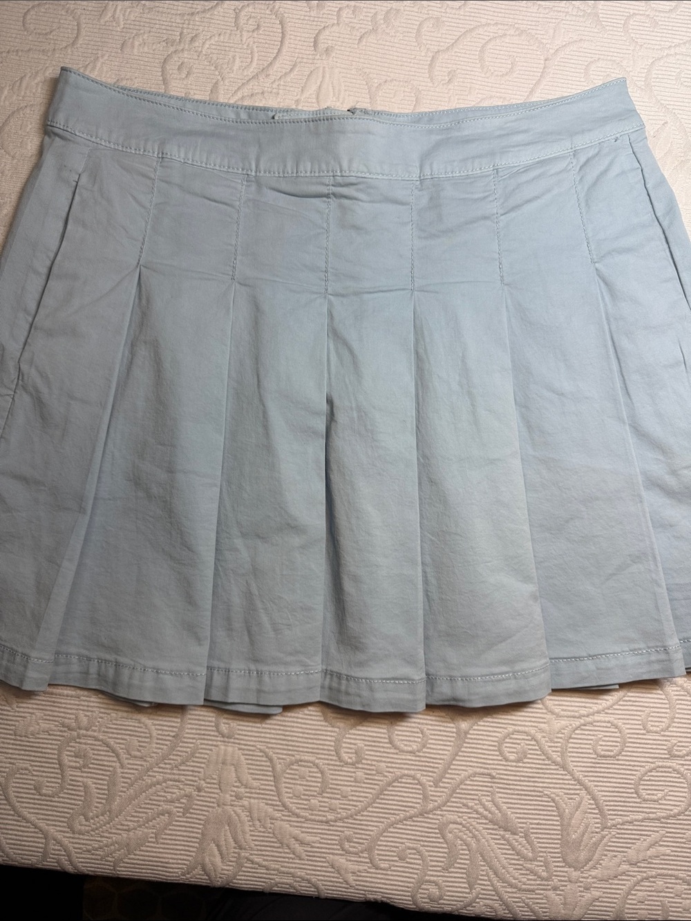 American Eagle Outfitters Light Blue Pleated Mini Skirt. Size 10.